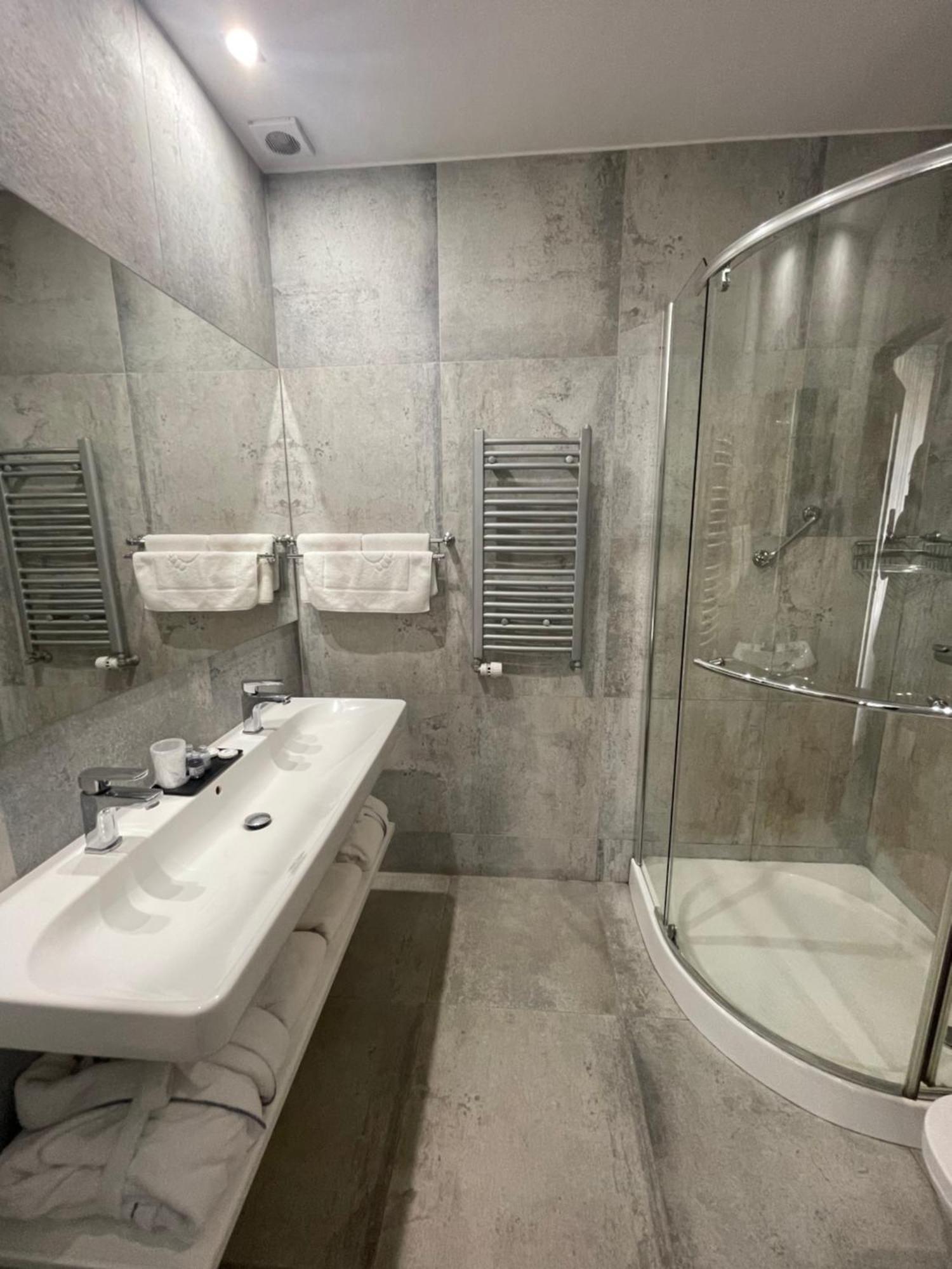 Canpol-Jull'S Art Hotel Człuchów Екстериор снимка