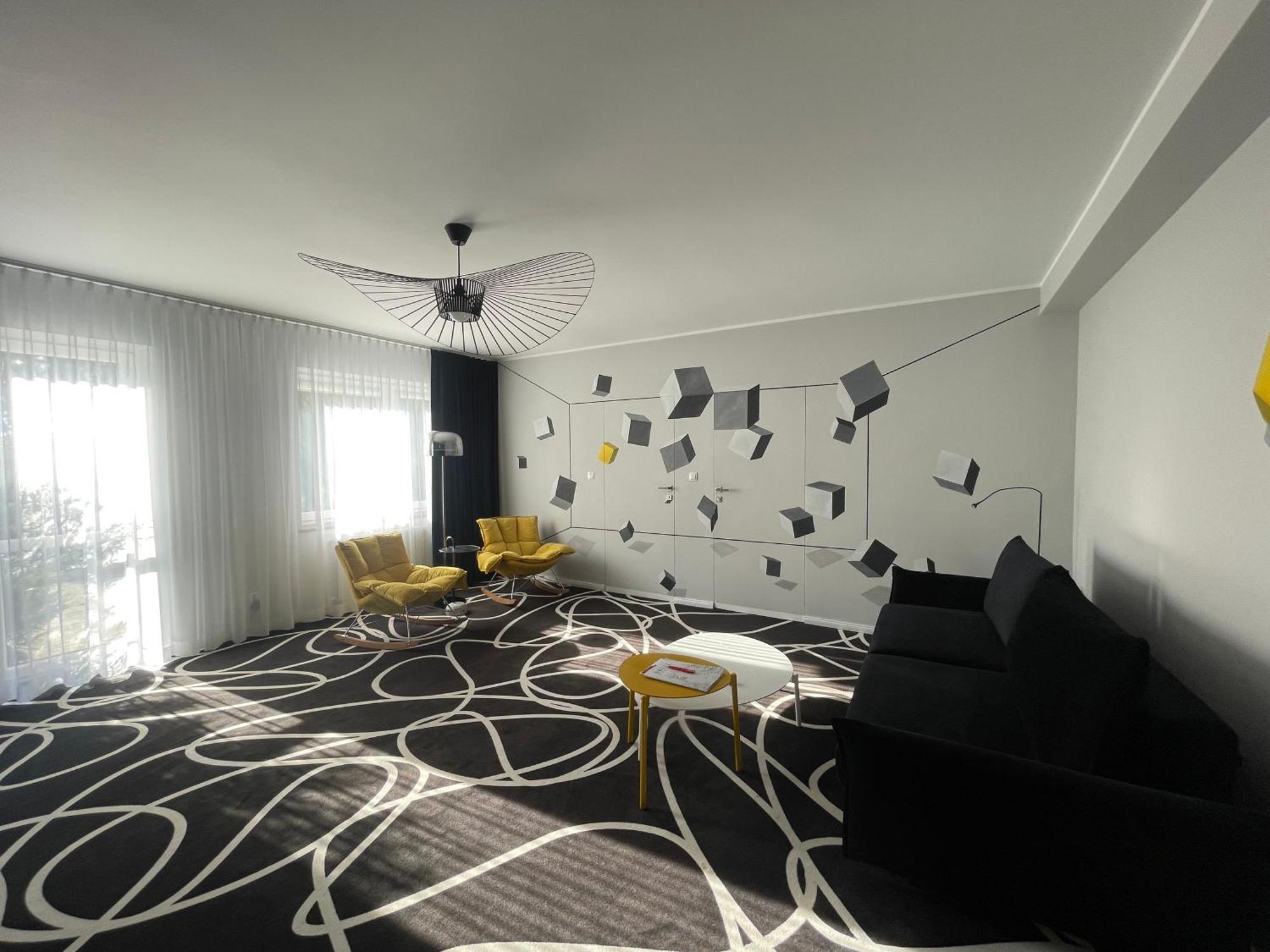 Canpol-Jull'S Art Hotel Człuchów Екстериор снимка